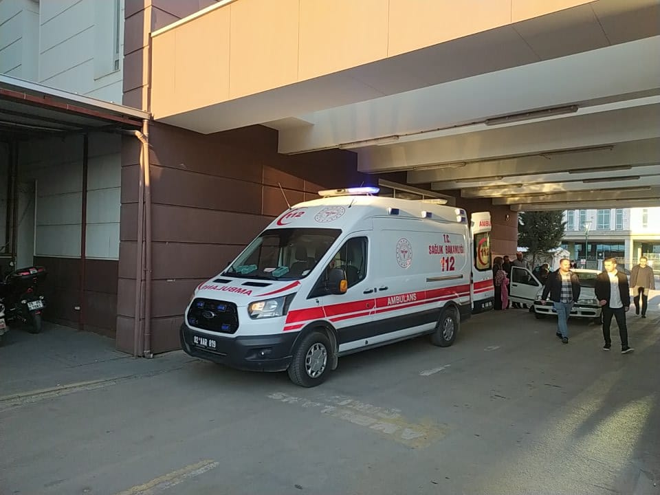 Arazi yüzünden taşlı baltalı birbirine girdiler. 15 yaralı