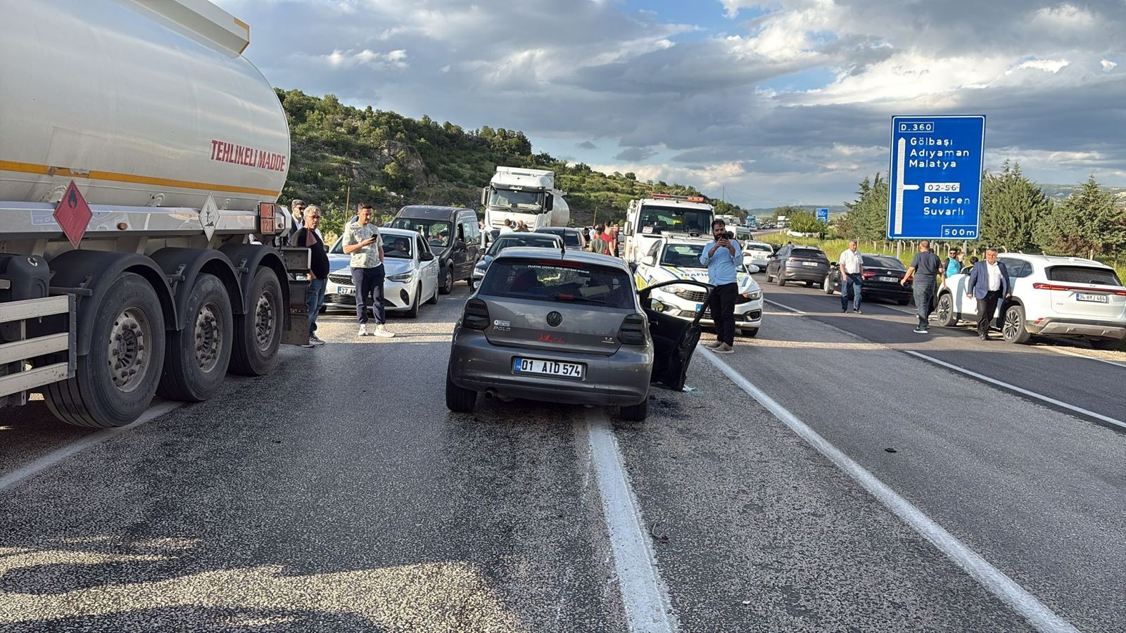 Adıyaman'da iki araç kafa kafaya çarpıştı: Dört ölü, üç yaralı