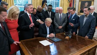 ABD'de Demokrat rahipler seçimlerde Trump'a meydan okuyor