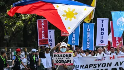 Filipinler'de tayfun sonrası yolsuzluk protestosu: "Sorumluları hapse atın"