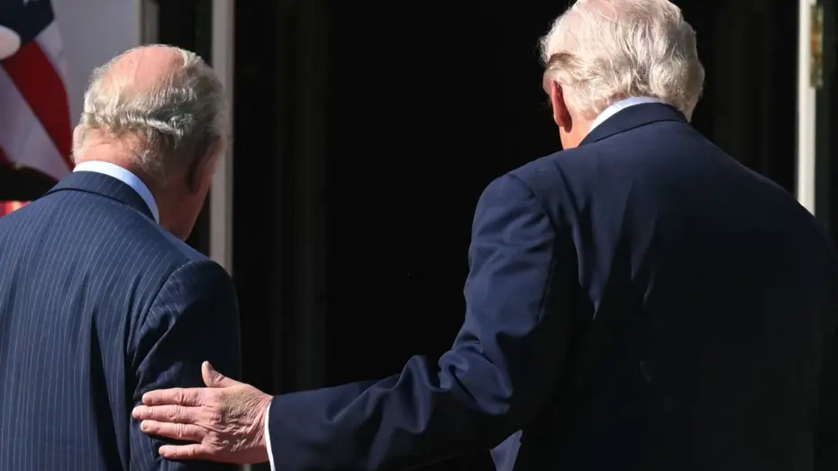 Trump Kral'a dokundu tartışma başladı. Kraliyet protokolüne aykırı temasın anlamı ne?