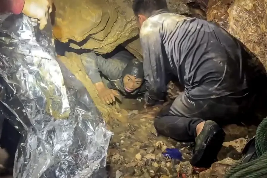 ALTIN ARAMAK İÇİN MAĞARAYA GİRDİLER 1