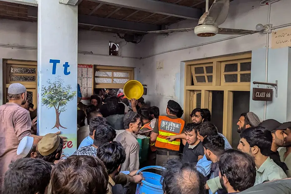 Pakistan'da okulun çatısı çöktü. 17 öğrenci, 1 öğretmen hayatını kaybetti