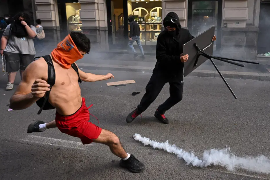 Protestolarla sarsılan Milano'da asker sokağa iniyor