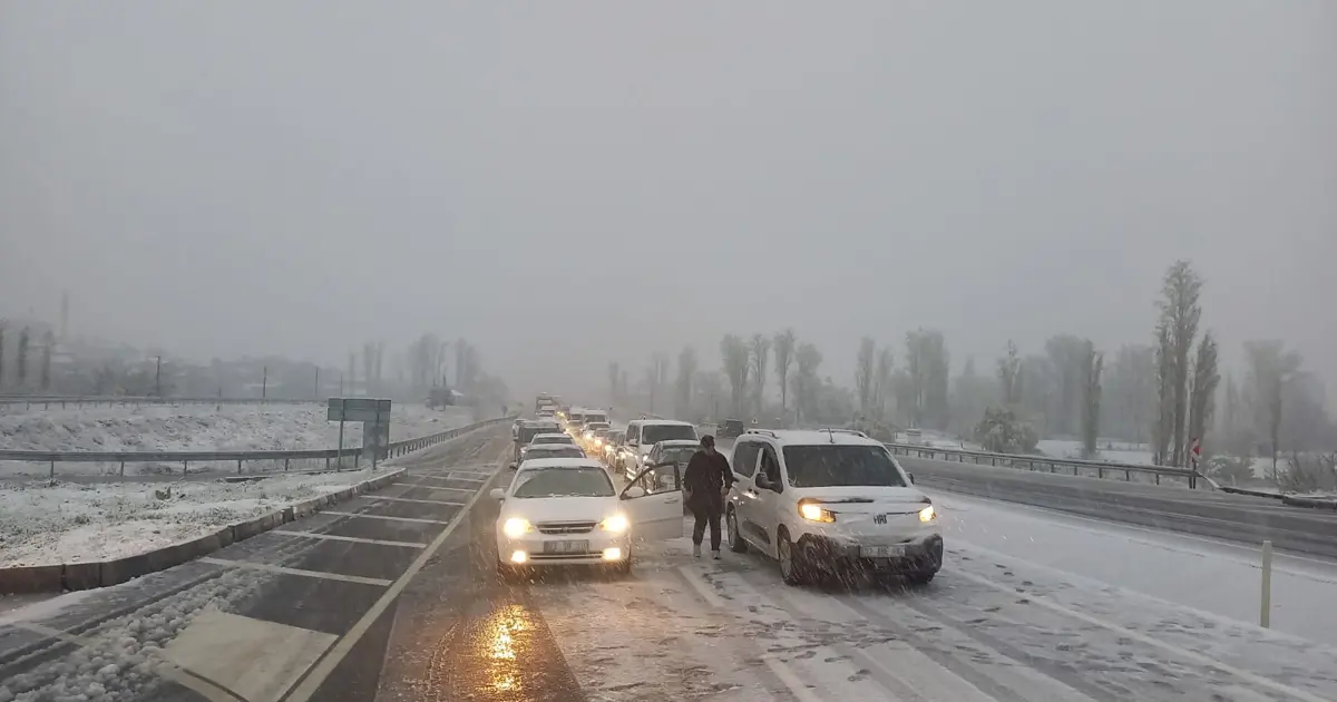 Afyonkarahisar'da iki ilçede eğitime kar engeli