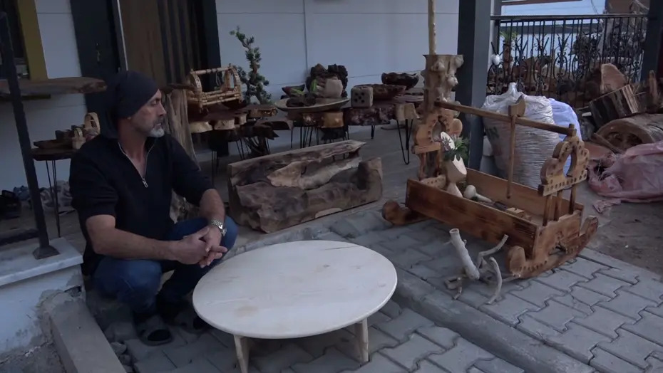 Hepsini ormandan topluyor: 25 yıldır dönüştürüp hediye ediyor