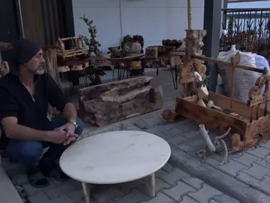 Hepsini ormandan topluyor: 25 yıldır dönüştürüp hediye ediyor