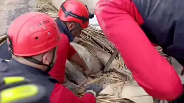 Ağrı'da çöken evin enkazında kalan kişi kurtarıldı
