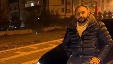 Maskeli dört saldırgan ailesinin yanında öldürdü