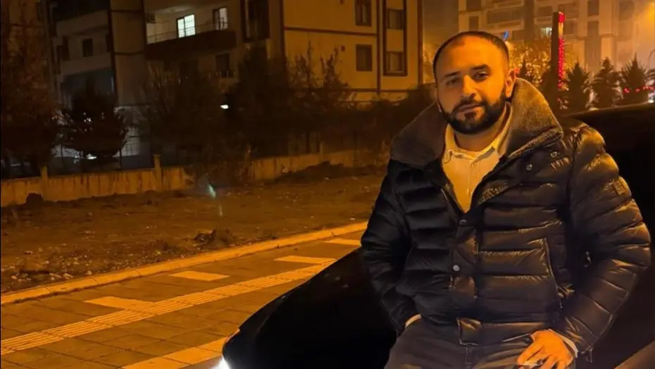 Maskeli dört saldırgan ailesinin yanında öldürdü