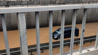 Alanya'da alt geçitte mahsur kalan 8 kişi kurtarıldı