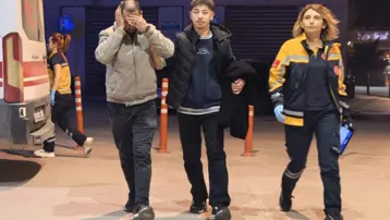 Dengesini kaybedip düştü, kulağı koptu