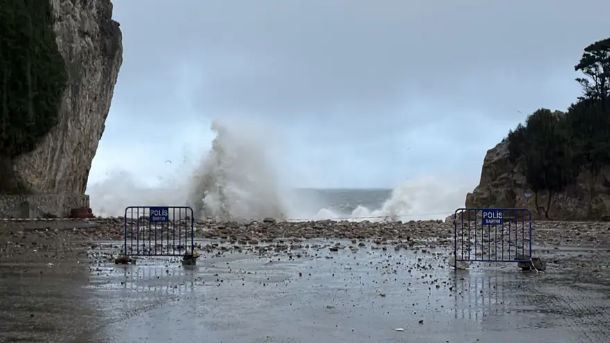 Denizlerde şiddetli fırtına alarmı. Valilik uyardı, seferler iptal   5