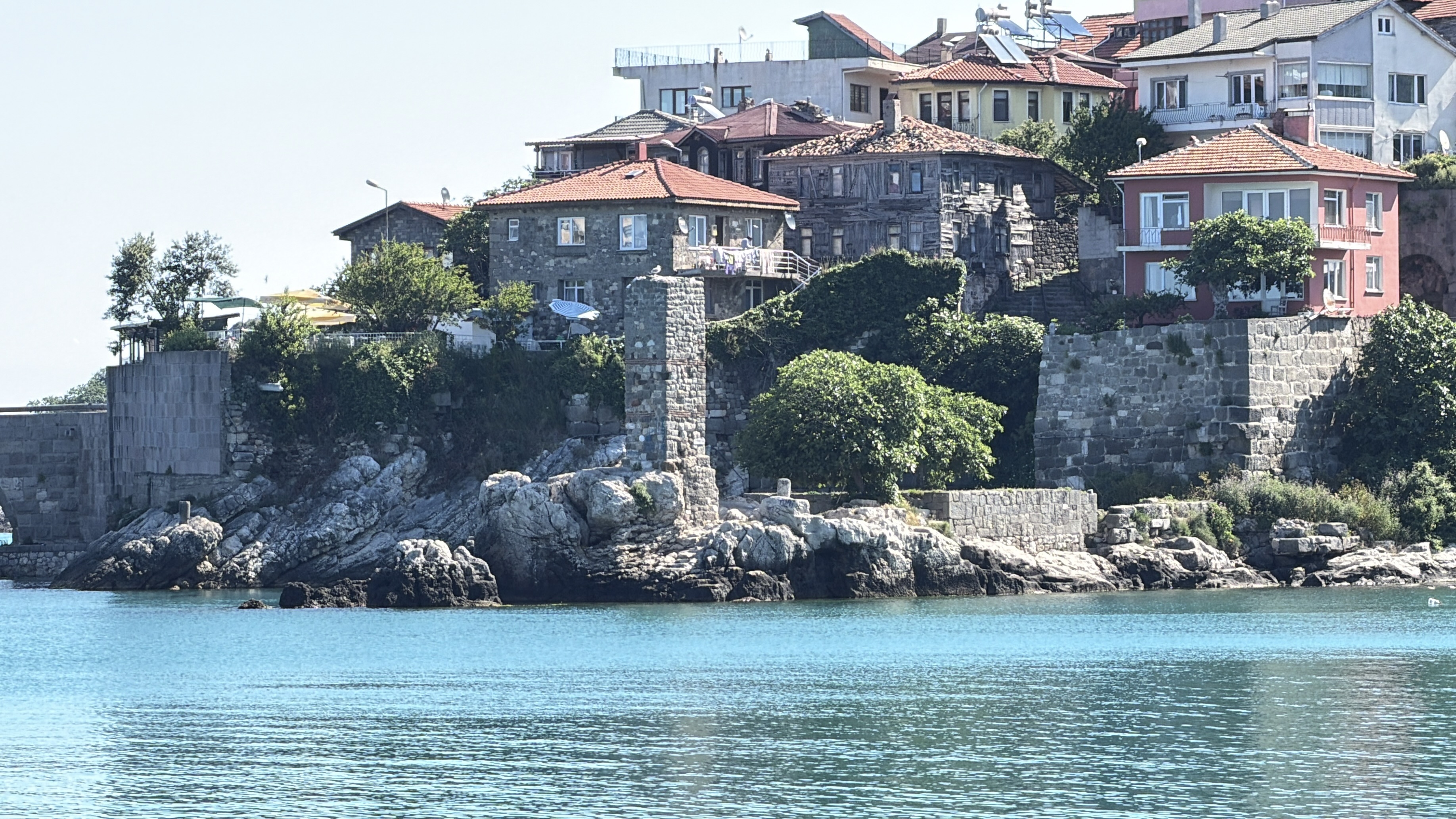 Tarihi Direkli Kaya karalama defterine döndü