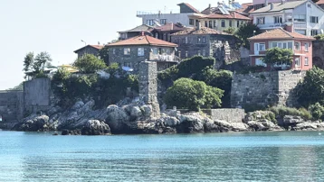 Tarihi Direkli Kaya karalama defterine döndü