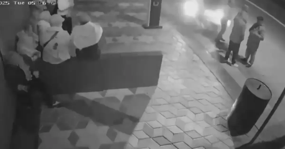 Ankara'da otomobil durağa daldı: 6 yaralı