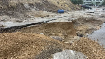Ankara'da sel nedeniyle çöken yolda 20 araç hasar gördü