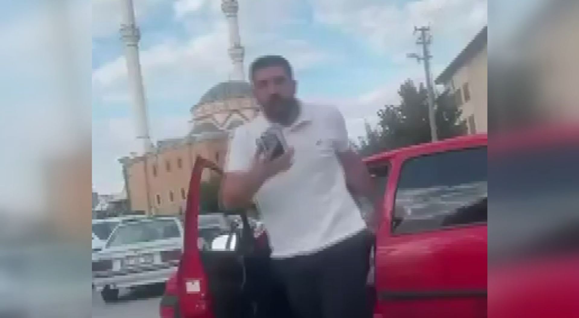 Korna çalan sürücünün önünü kesip tehdit ettiği iddiasıyla tutuklandı
