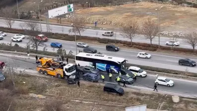 Ortalık savaş alanına döndü. Vinç 13 araca çarptı