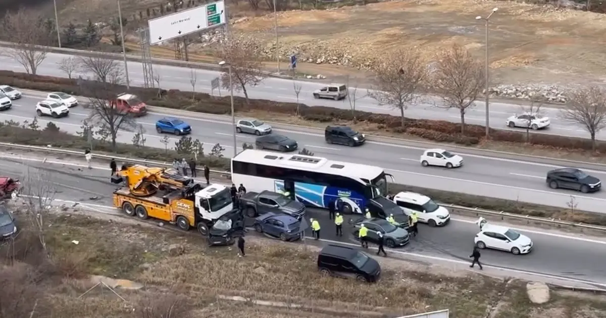 Ortalık savaş alanına döndü. Vinç 13 araca çarptı