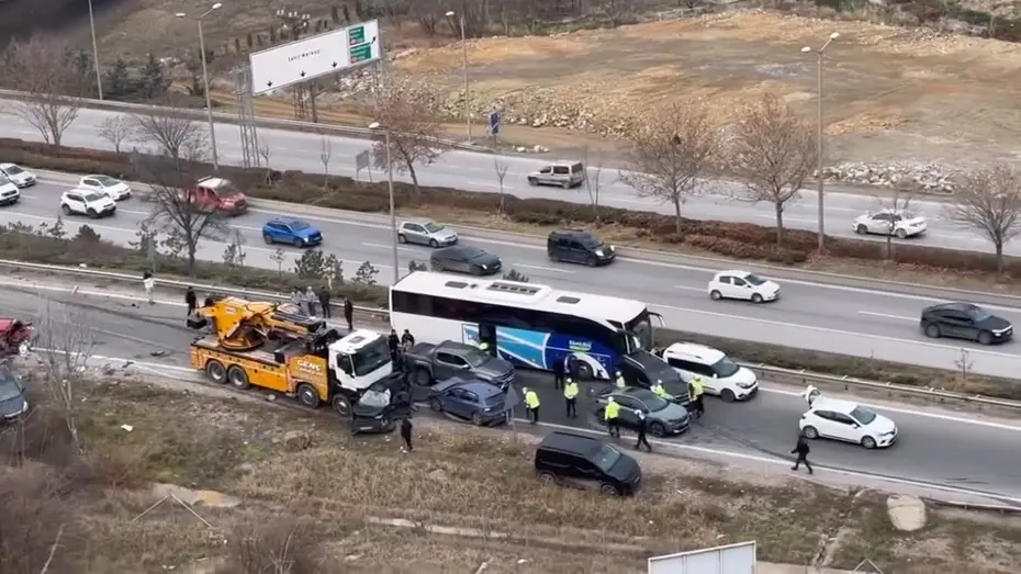 Ortalık savaş alanına döndü. Vinç 13 araca çarptı