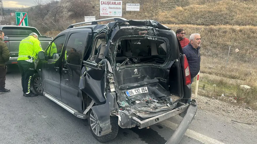 Ortalık savaş alanına döndü. Vinç 13 araca çarptı 1