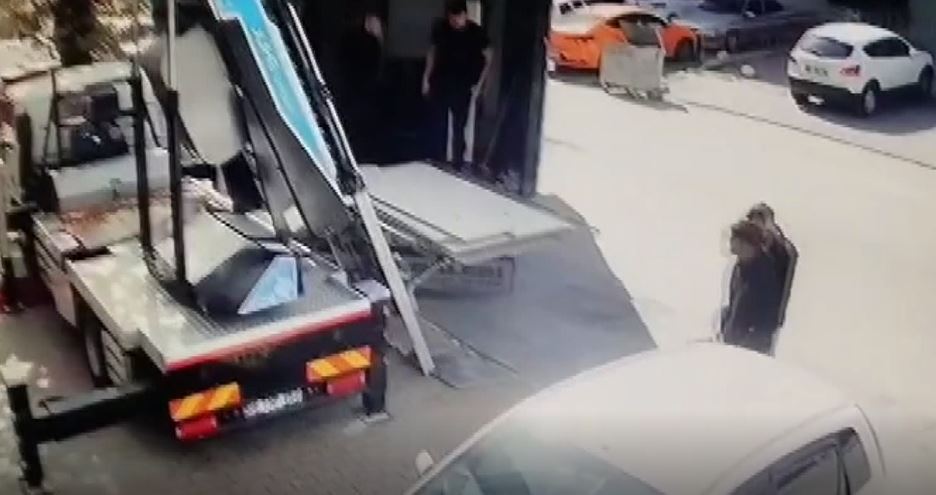 Sahte beyaz eşya servis sitesi kurarak dolandırıcılık yaptıkları iddia edilen 2 şüpheli yakalandı