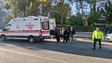 Annesini ve ağabeyini pompalı tüfekle öldürdü