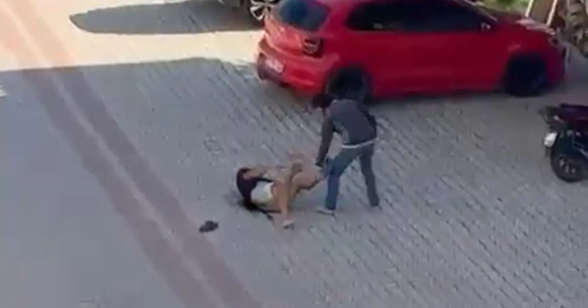 Annesiyle gönül ilişkisini öğrendi, sokak ortasında katletti