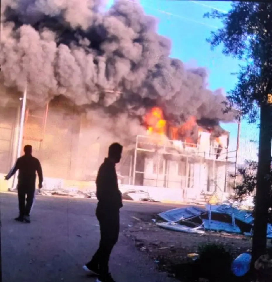 Antalya'da işletme deposunda yangın