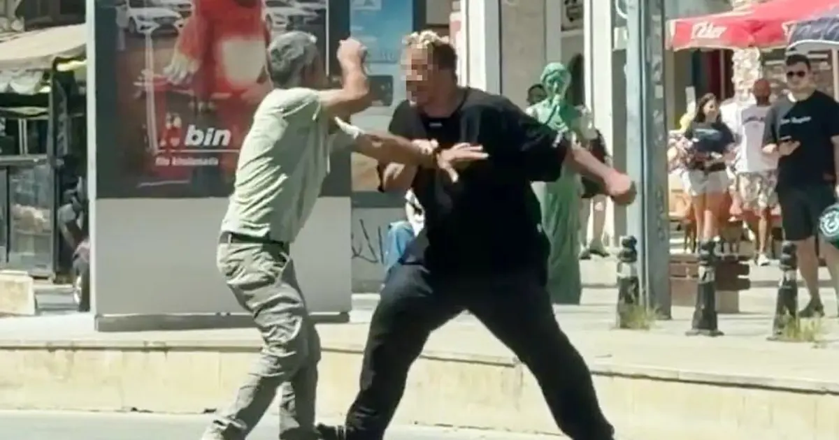 Antalya'da korkutan sokak kavgası: Turistler dehşetle izledi