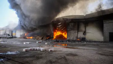 Antalya'da 5 depo yandı