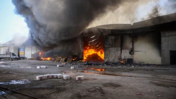 Antalya'da 5 depo yandı