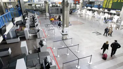 Kaçak sigara balonları Vilnius Havalimanı'nı kapattı