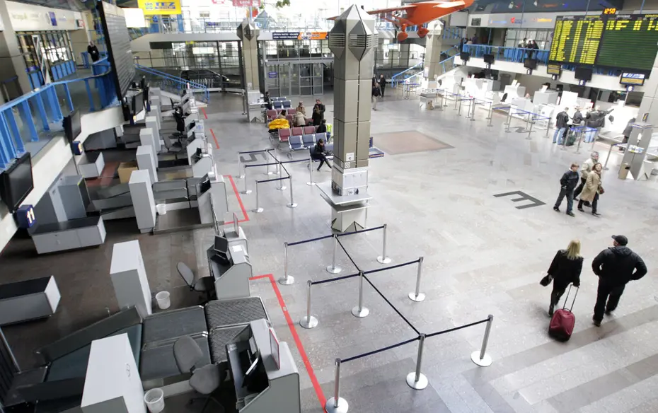 Kaçak sigara balonları Vilnius Havalimanı'nı kapattı