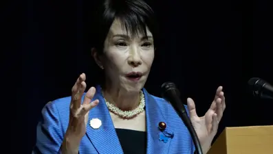 Japonya'nın ilk kadın başbakanı sumo ringine çıkacak mı?