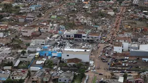 Hortum kasabayı enkaza çevirdi