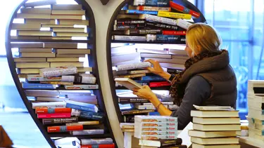 Kitap kapağında yapay zeka kullanan edebiyatçılar yarışmadan diskalifiye edildi