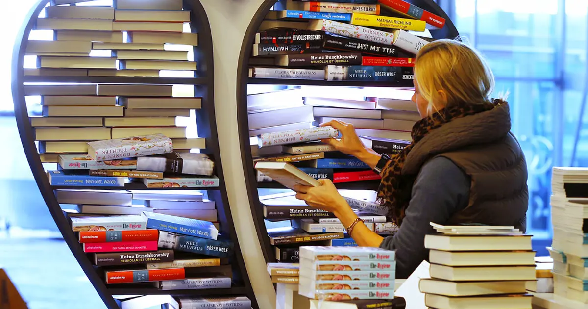 Kitap kapağında yapay zeka kullanan edebiyatçılar yarışmadan diskalifiye edildi