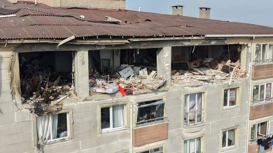 Çorlu'da apartman dairesindeki patlamanın nedeni belli oldu, hasar gün ağarınca ortaya çıktı 6 Çorlu'da apartman dairesindeki patlamanın nedeni belli oldu, hasar gün ağarınca ortaya çıktı 6