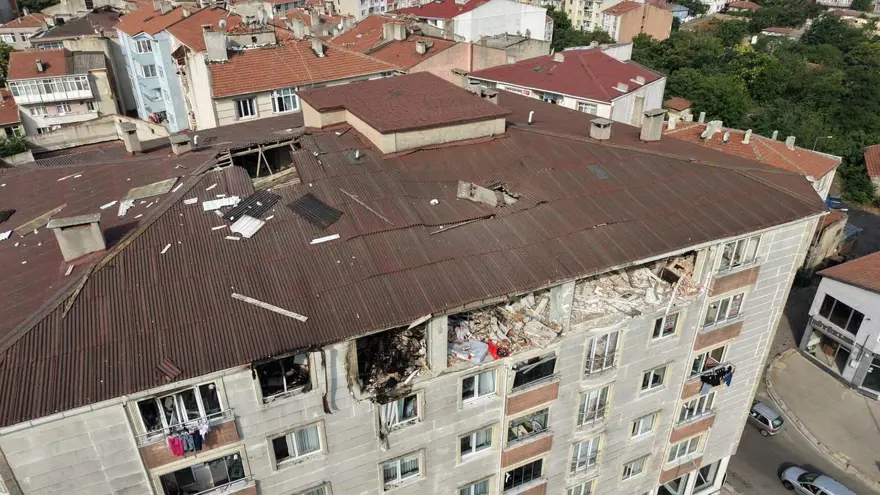 Çorlu'da apartman dairesindeki patlamanın nedeni belli oldu, hasar gün ağarınca ortaya çıktı 5 Çorlu'da apartman dairesindeki patlamanın nedeni belli oldu, hasar gün ağarınca ortaya çıktı 5