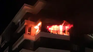 Aksaray'da apartman yangını: Dumandan etkilenen 14 kişi kurtarıldı
