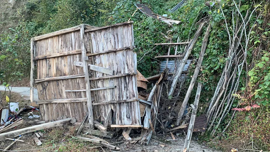 Rize'de ahşap yapı çöktü, iki kişi öldü Rize'de ahşap yapı çöktü, iki kişi öldü