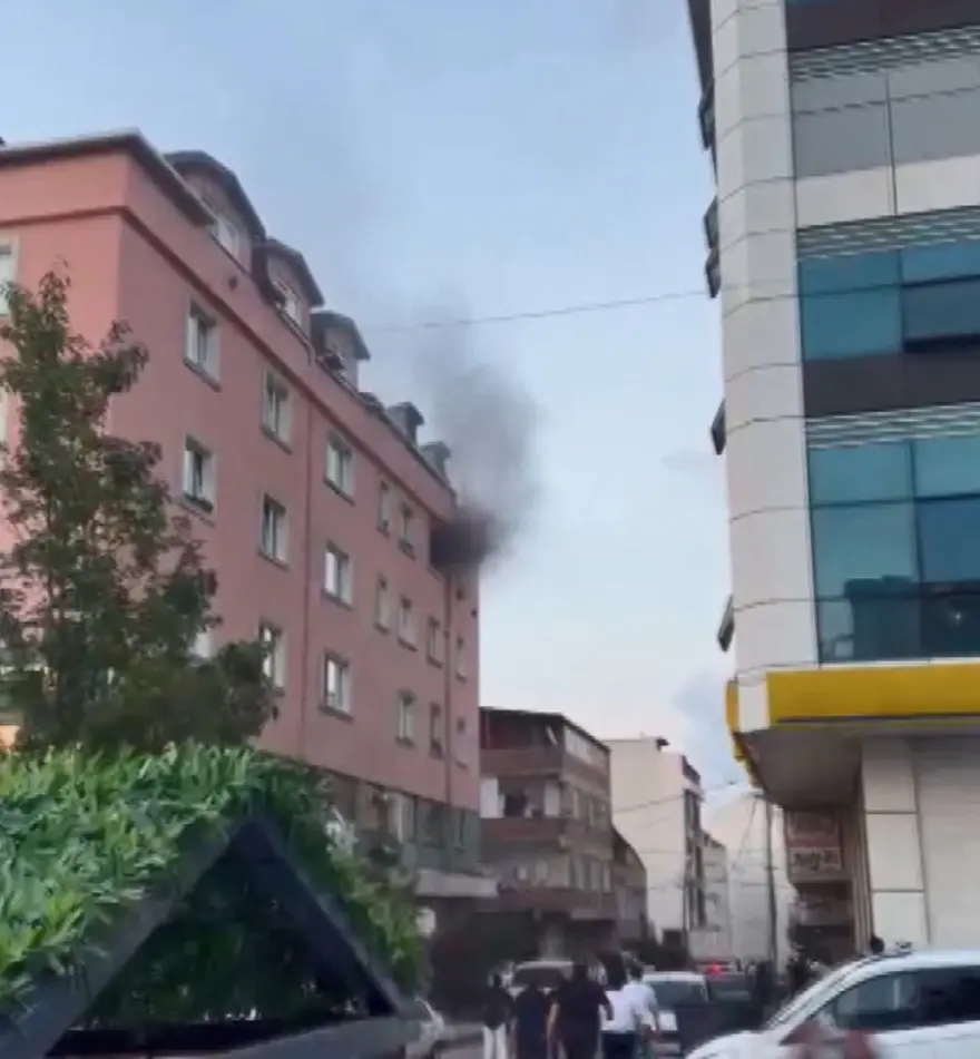İstanbul'da dehşet: Havalandırma boşluğundan girdi, eşinin evini ateşe verdi 