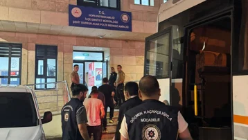 Artvin'de düzensiz göç operasyonu. 56 kaçak göçmen yakalandı