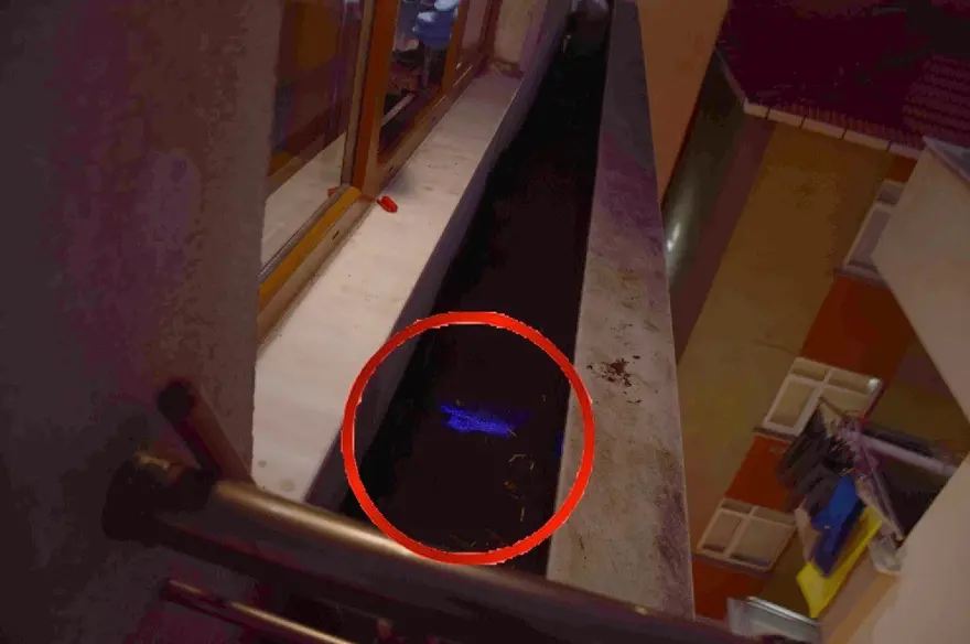 LUMİNOL ÇALIŞMA YAPAN EKİPLER 7 YILLIK KAN İZLERİNİ ORTAYA ÇIKARDI 2 LUMİNOL ÇALIŞMA YAPAN EKİPLER 7 YILLIK KAN İZLERİNİ ORTAYA ÇIKARDI 2