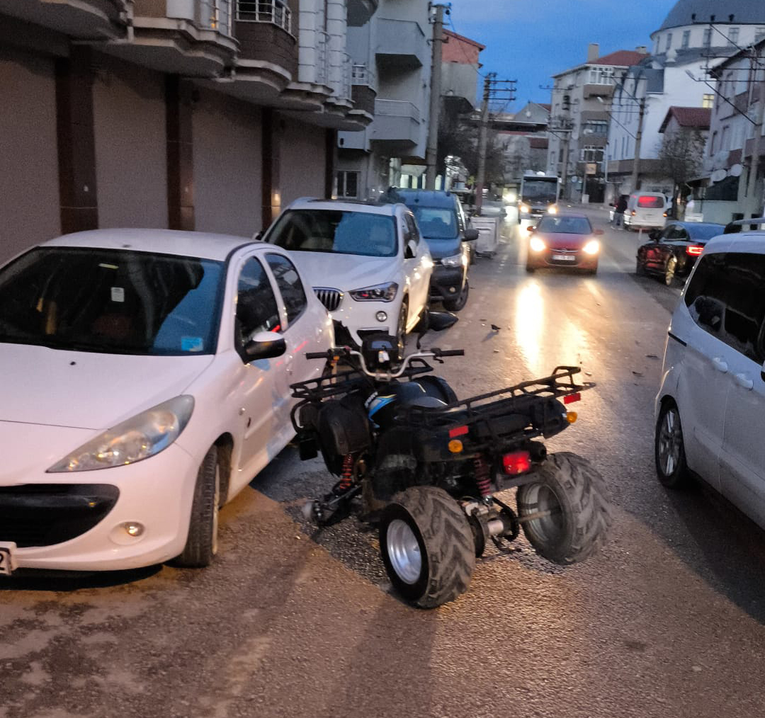 Alkollü sürücü askeri araca ve otomobile çarptı