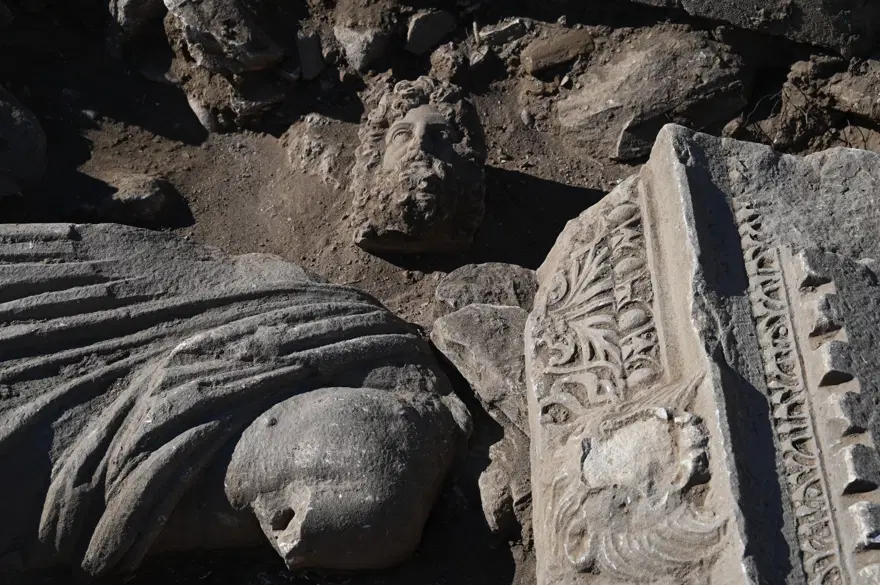 Şifanın antik sembolü Aspendos'ta. 1800 yıllık dev heykel bulundu 3