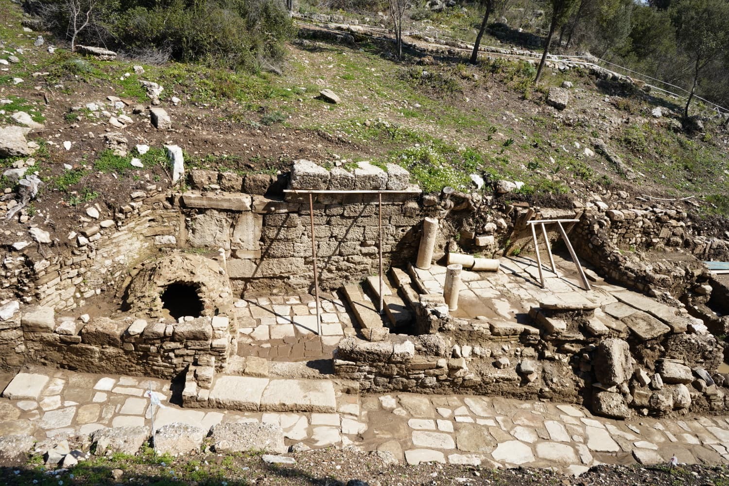 Aspendos'ta 2 bin yıllık yol gün yüzüne çıkarıldı. Tarihi rotada ilk kez yürünecek
