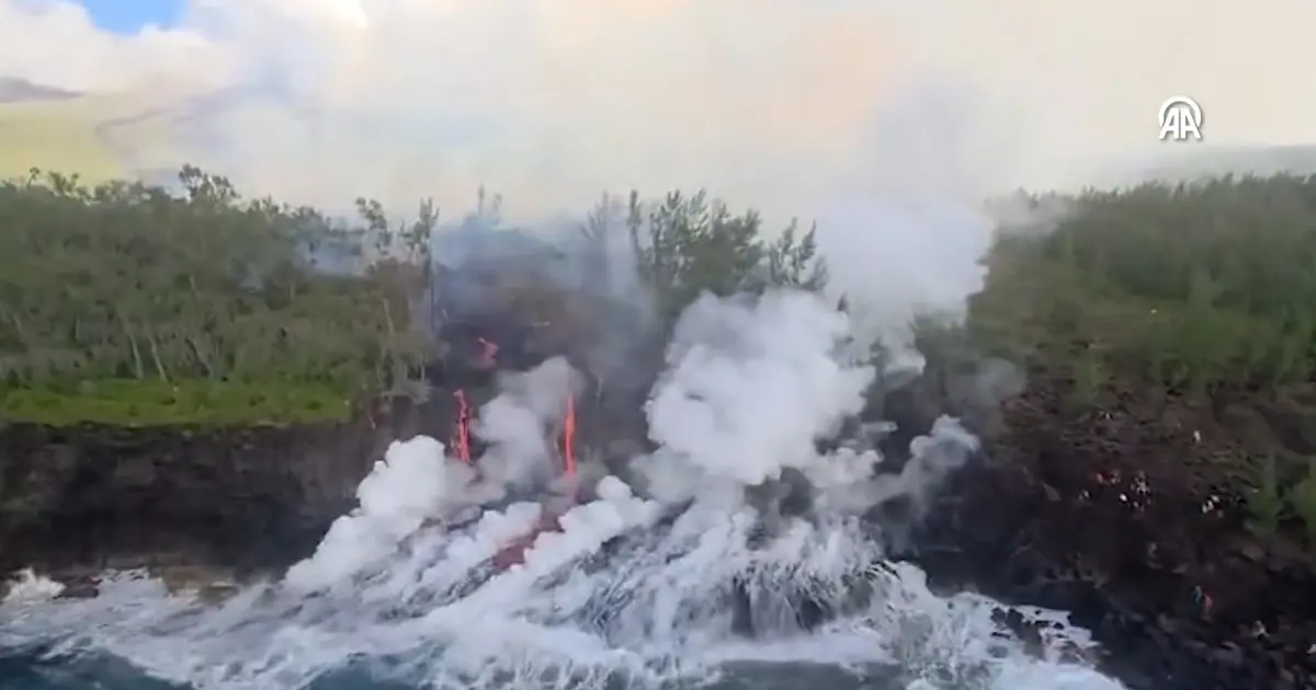 Yanardağ lavları okyanusa ulaştı. O anlar havadan görüntülendi